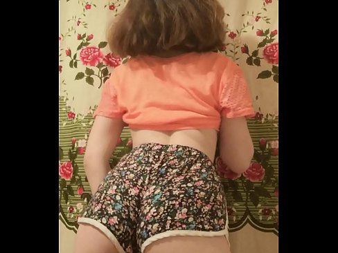 ❤️ Секси младо бебе кое ги соблекува шорцевите пред камера ❤❌ Анално видео кај нас